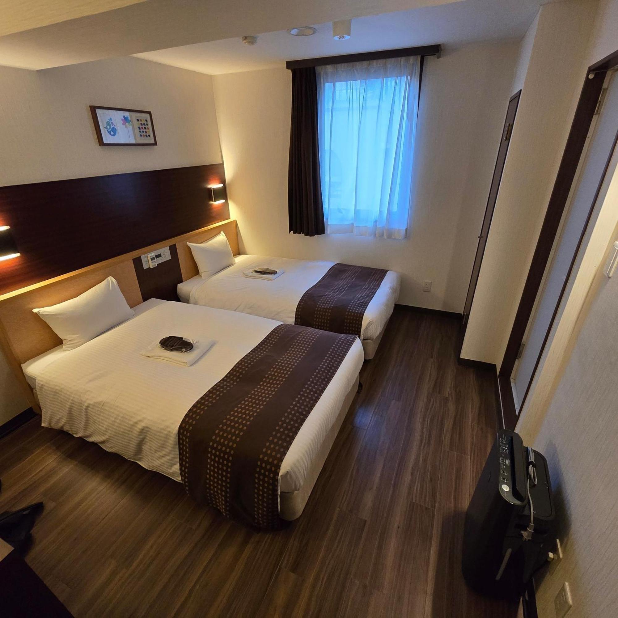 Ueno First City Hotel Tokyo Bagian luar foto